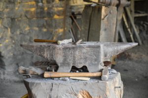 Anvil and hammers